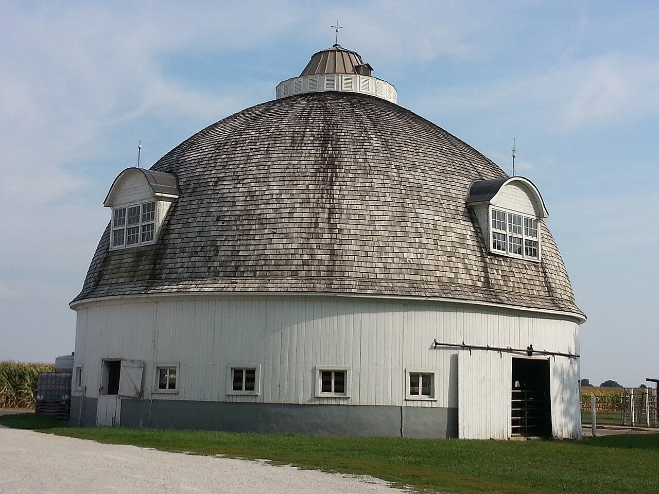Schultz, Raymond, Round Barn