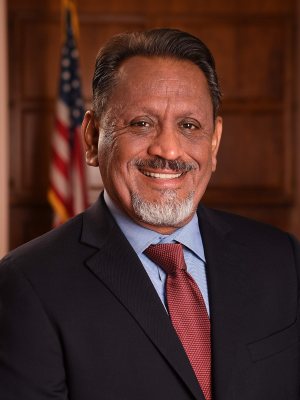 Gil Cedillo