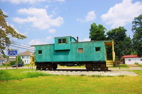 Mountain-Grove-caboose-mo