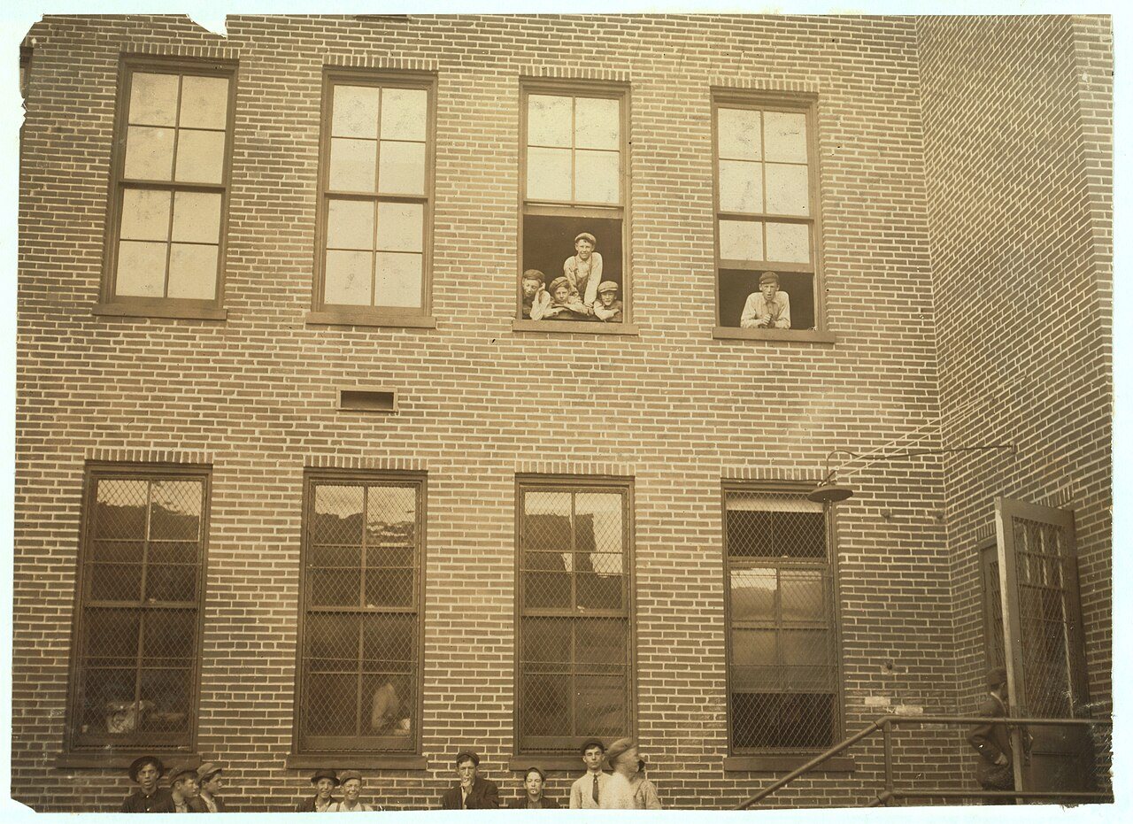 Some of the youngsters working in Peters Shoe Co., De Soto, Mo. LOC nclc.04688