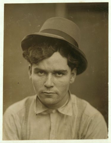An old time newsboy. Location: St. Louis, Missouri