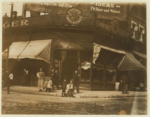 Newsies selling near saloon. Location: St. Louis, Missouri