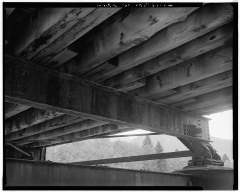 DETAIL OF FLOOR BEAM AND STRINGERS AT WEST END OF BRIDGE, FACING SOUTHEAST - Pine Creek Bridge, Spanning Yellowstone Ri…