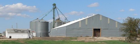 Magnet, Nebraska grain elevators