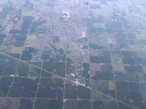 2022-09-11 15 55 35 Aerial view southward across western Phelps County, Nebraska, centered just south of the village of