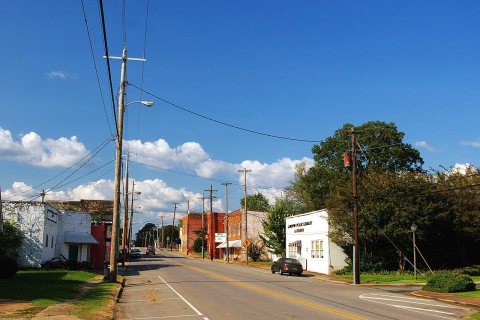 Leighton-Main-St-N-al