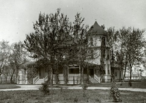 Pratt farmhouse (cropped)