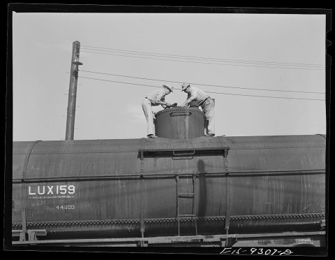 Bald Knob, Arkansas. War emergency pipeling from Longview, Texas to Norris City, Illinois. Inspecting seal on oil tanker