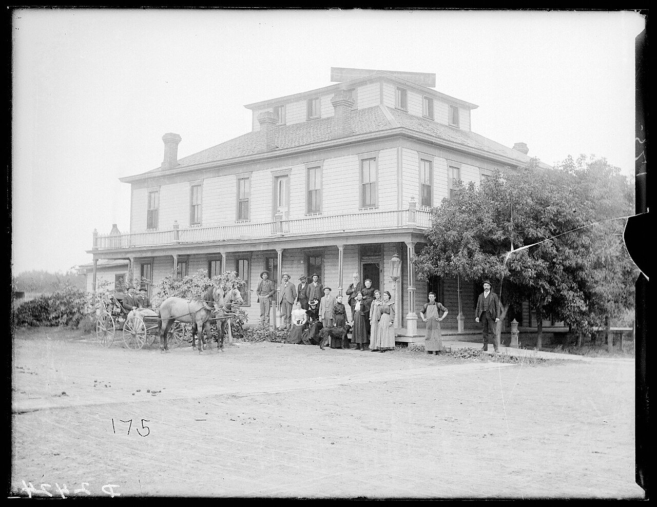 Broken Bow Globe Hotel 1886