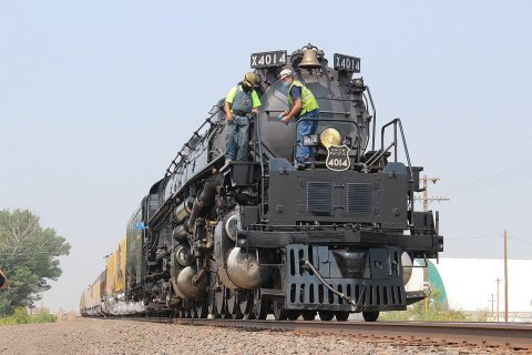 Bigboy 4014 making a whistle stop at