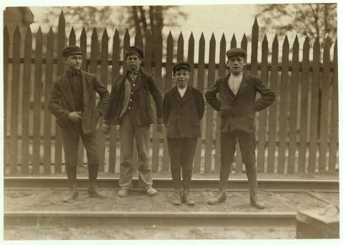 Boys working in Great Falls Mfg. Co., Somersworth, N.H. Smallest boy is Joseph Lessard, -9 Central St. Vincent Hennesse…