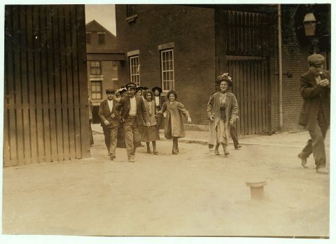 Small girls working in Great Falls Mfg. Co., Somersworth, N.H. Many others there. LOC nclc.01752
