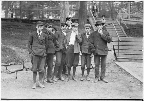 The smallest boy does not work in the mill. The rest do. Great Falls Mfg. Co. Boy next in size to that one is James... …