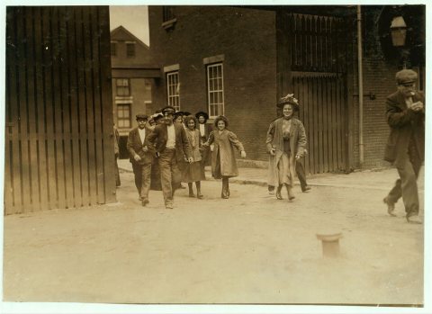 Small girls working in Great Falls Mfg. Co