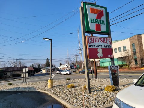 Chefski Polishu Restaurant and 7.11