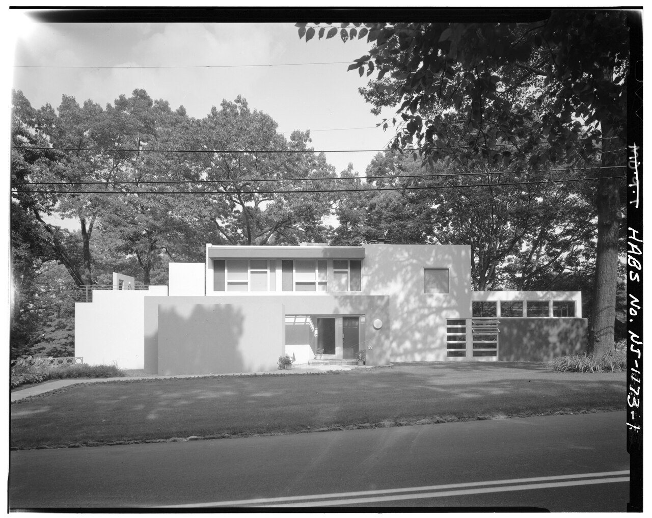 GENERAL VIEW OF FACADE LOOKING SOUTHEAST - 198 Ocean Boulevard (House)