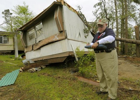 FEMA - 40827 - FEMA performing damage assessment in Arkansas