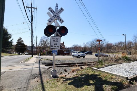 Raritan River Freight Station Level crossing light