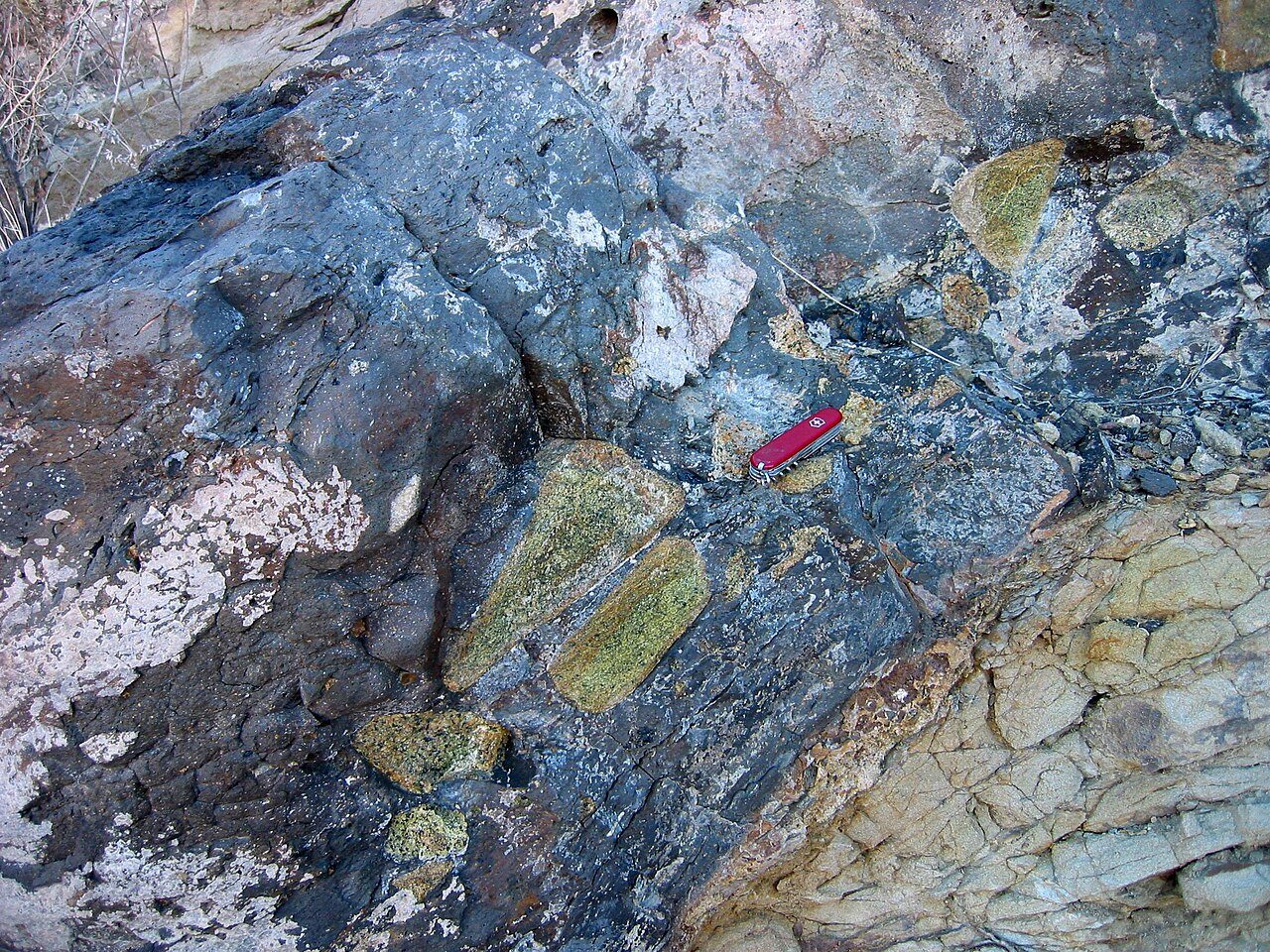 Elephant Butte - Sill containing mantle xenoliths