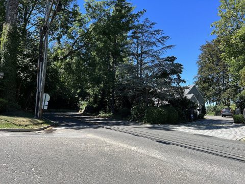 Stonytown Road, Plandome and Plandome Manor, NY September 2, 2022 B