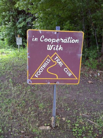 FLT CT08 7.3 mi - Signs at parking lot at N end Darien Lake S. P