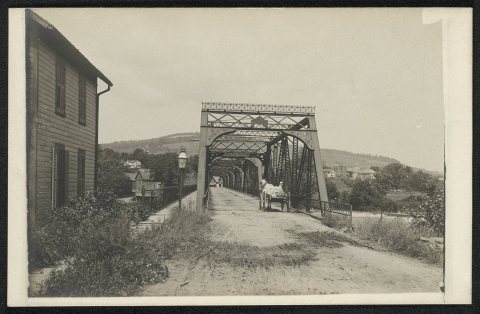 Entrance to bridge