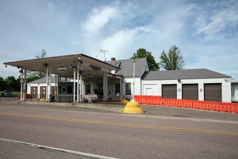 The Chateaugay-Herdman Border Crossing connects the towns of Hinchinbrooke, Quebec to Chateaugay, New York on the Canad…