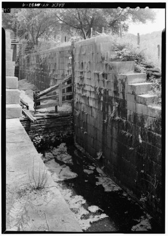 DETAIL VIEW OF GATE BETWEEN LOCKS 39 AND 40. - Black River Canal, Locks 39-43, State Route 46