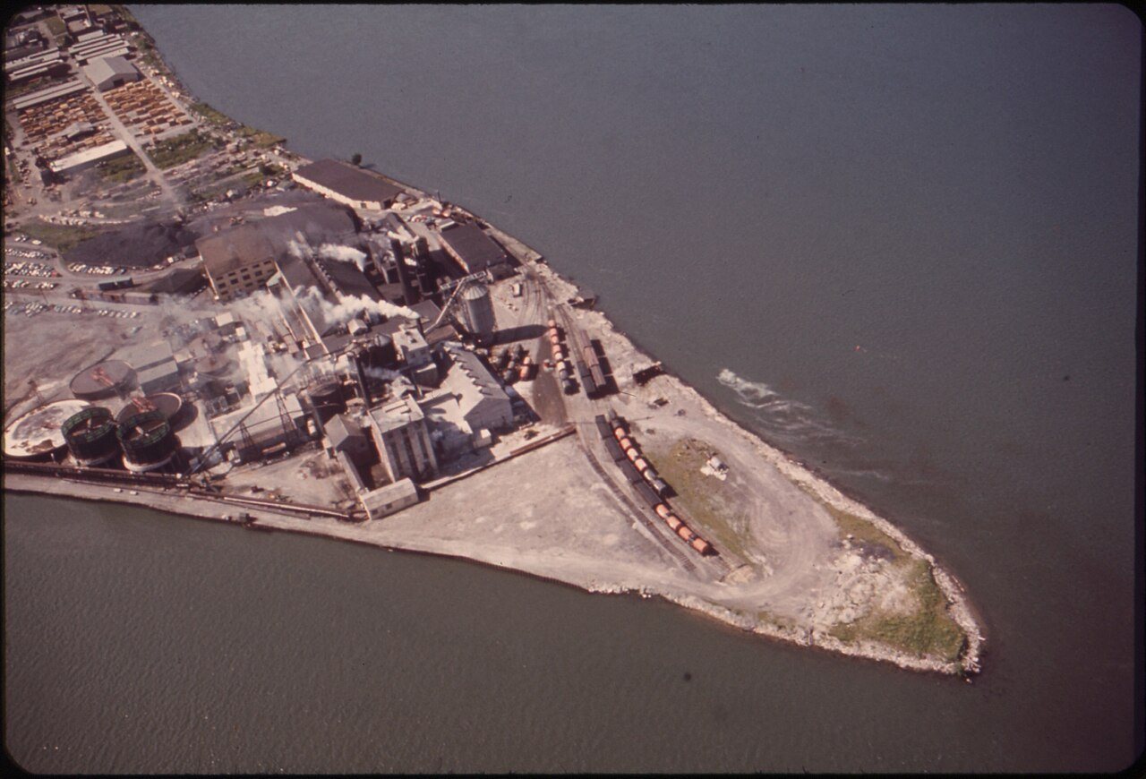 INTERNATIONAL PAPER COMPANY PLANT AT NORTH TONOWANDA ON THE NIAGARA RIVER