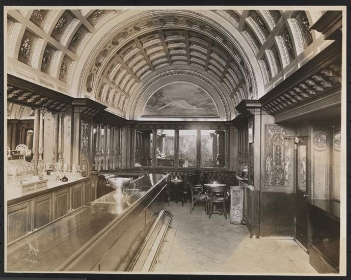 Café at the Hotel Metropole in
