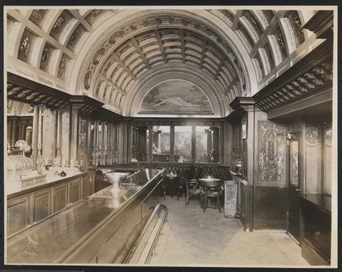 Café at the Hotel Metropole in