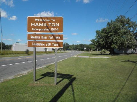 Entrance to town and HIstoric District
