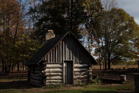 Old cabin at Reed's Bridge Battleground Park