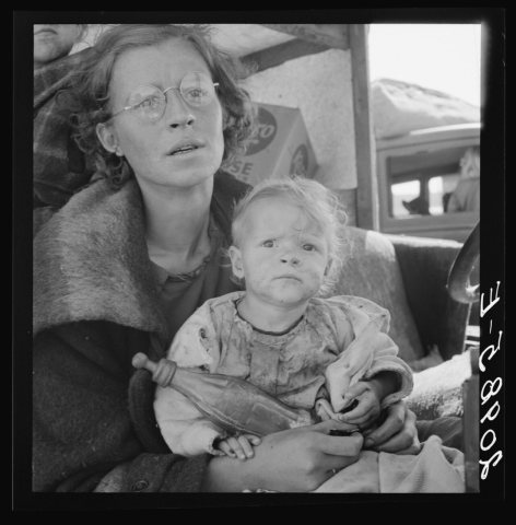 Mother and baby of family on the road, Tulelake, Siskiyou County, California, 8b34842