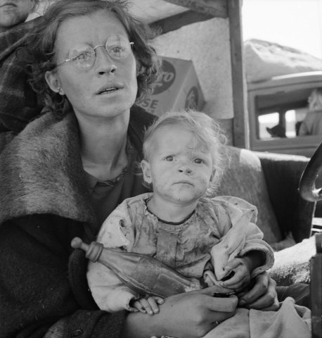 Mother and baby of family on the road, Tulelake, Siskiyou County, California, 8b34842