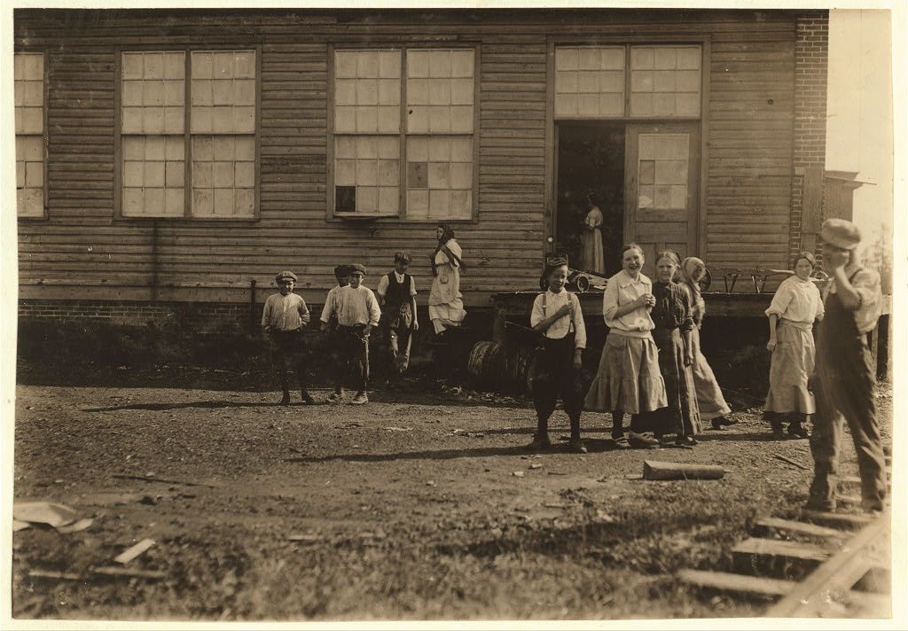 Group of workers in the Shaw Cotton Mills going home. Several violations. Location: Weldon, North Carolina