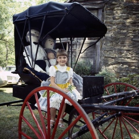 Great photo op for a little girl at her family's annual reunion in