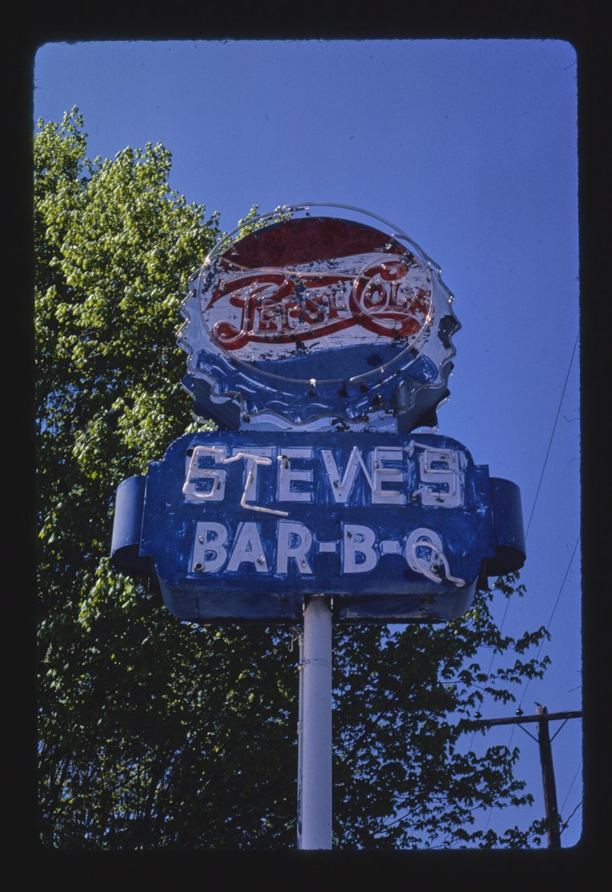 Steve's Bar-B-Q sign