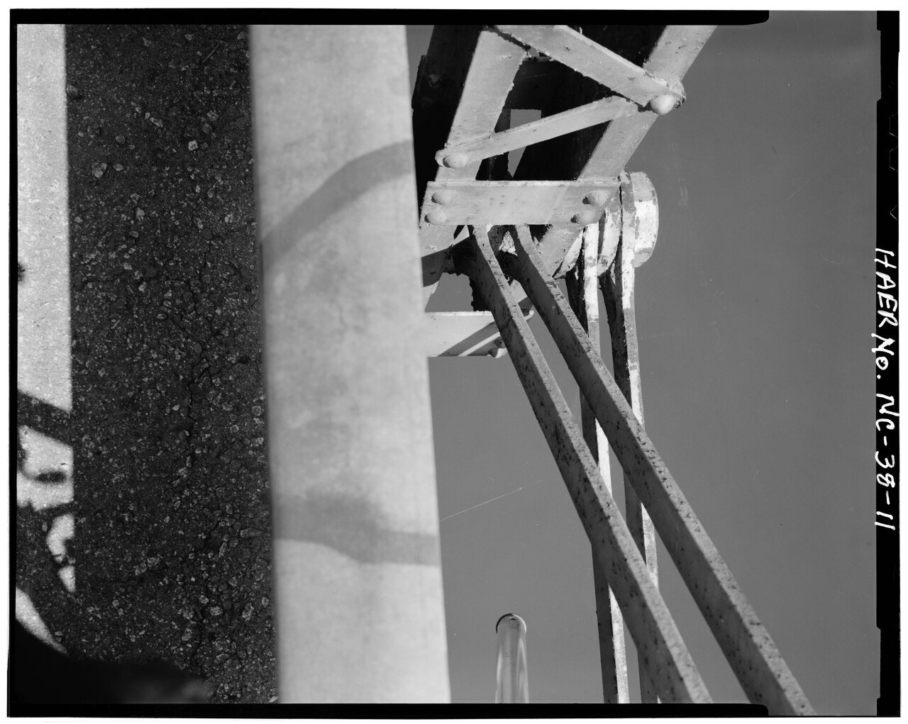 DETAIL VIEW OF TRUSS - Berry Hill Bridge, Spanning Dan River at State Route 1761 (VA State Route 880)