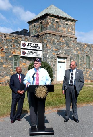 Visit of Secretary Alphonso Jackson to Monroe, North Carolina, where he toured with North Carolina Congressman Robin Ha…
