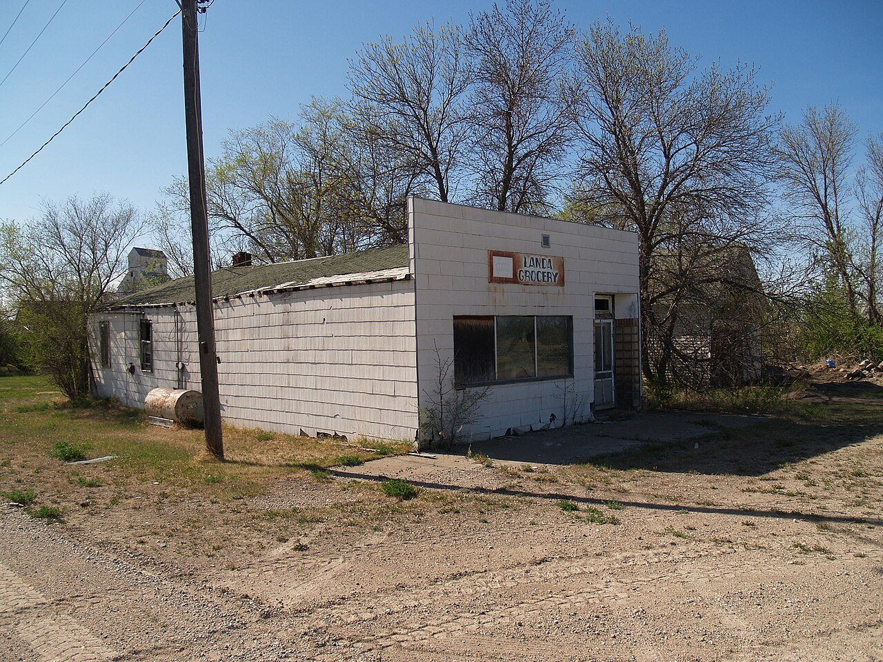 Landa, North Dakota - P5221397
