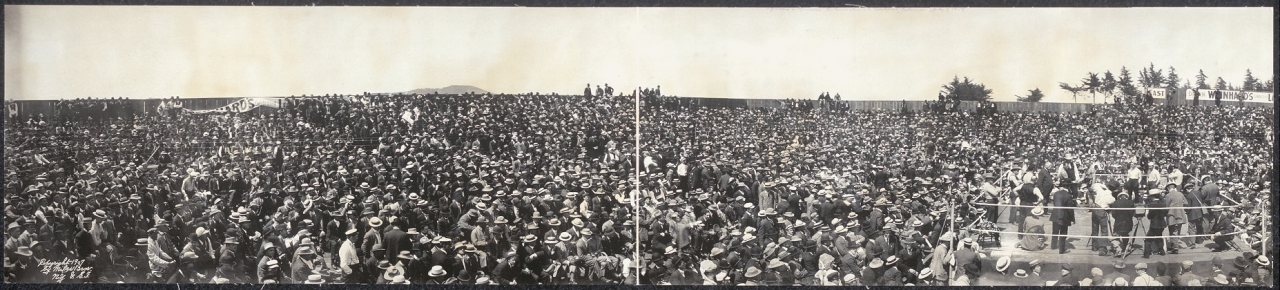 Panorama, crowds at Squires - Burns international contest