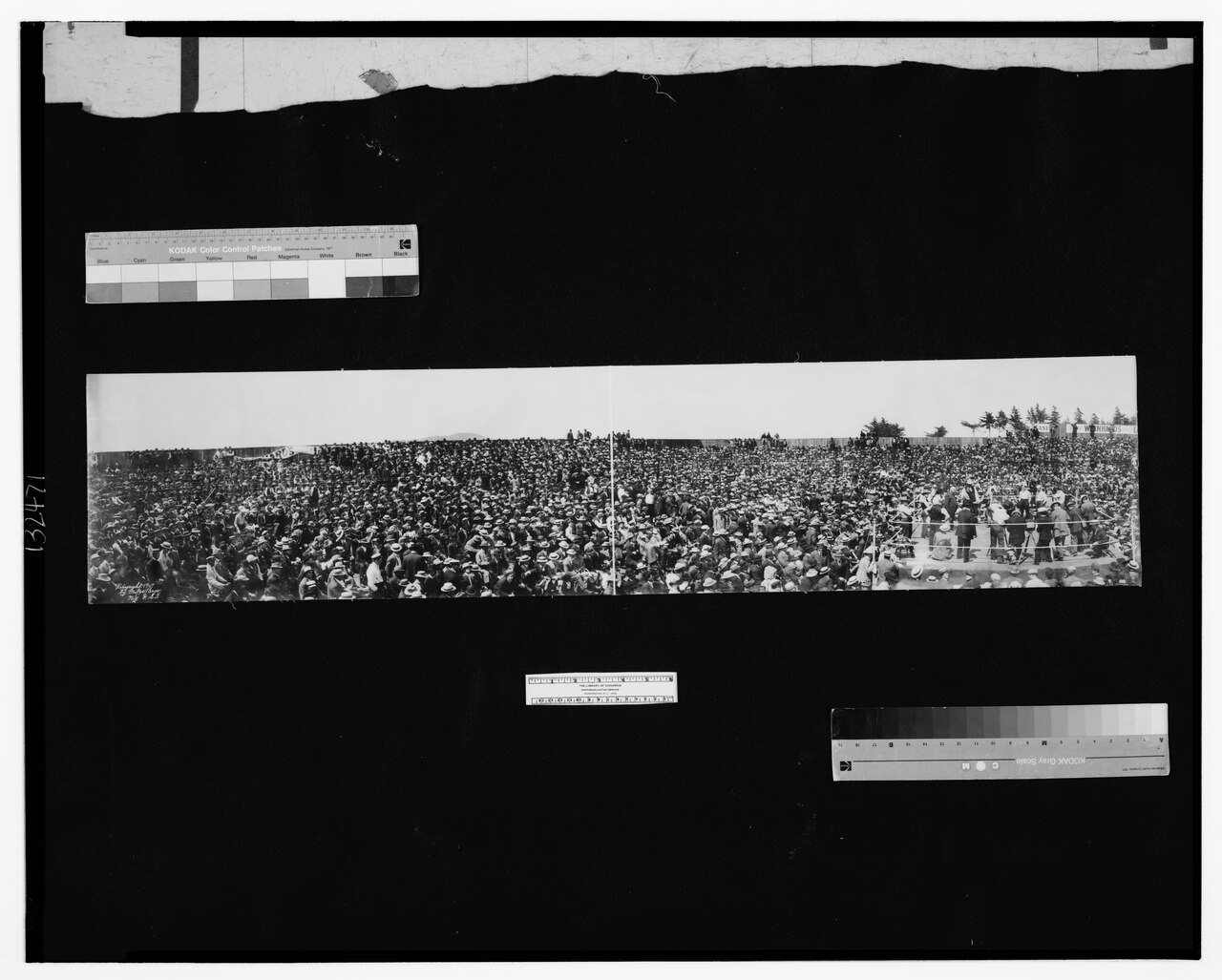 Panorama, crowds at Squires - Burns international contest, Colma, July 4, 1907, from moving picture stand