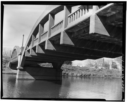 CENTER PIER, ARCHES, AND STRINGERS LOOKING SOUTHWEST - Mott Rainbow Arch Bridge, Spanning Cannonball River