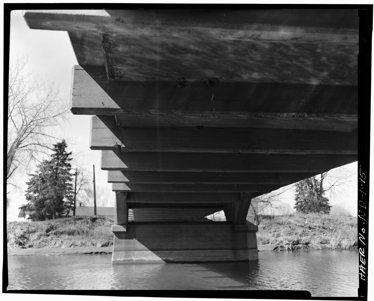UNDERSIDE OF BRIDGE SHOWING CENTER PIER, DECK, AND BEAMS - Mott Rainbow Arch Bridge, Spanning Cannonball River