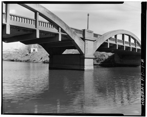 CENTER PIER AND ARCHES, LOOKING NORTH - Mott Rainbow Arch Bridge, Spanning Cannonball River