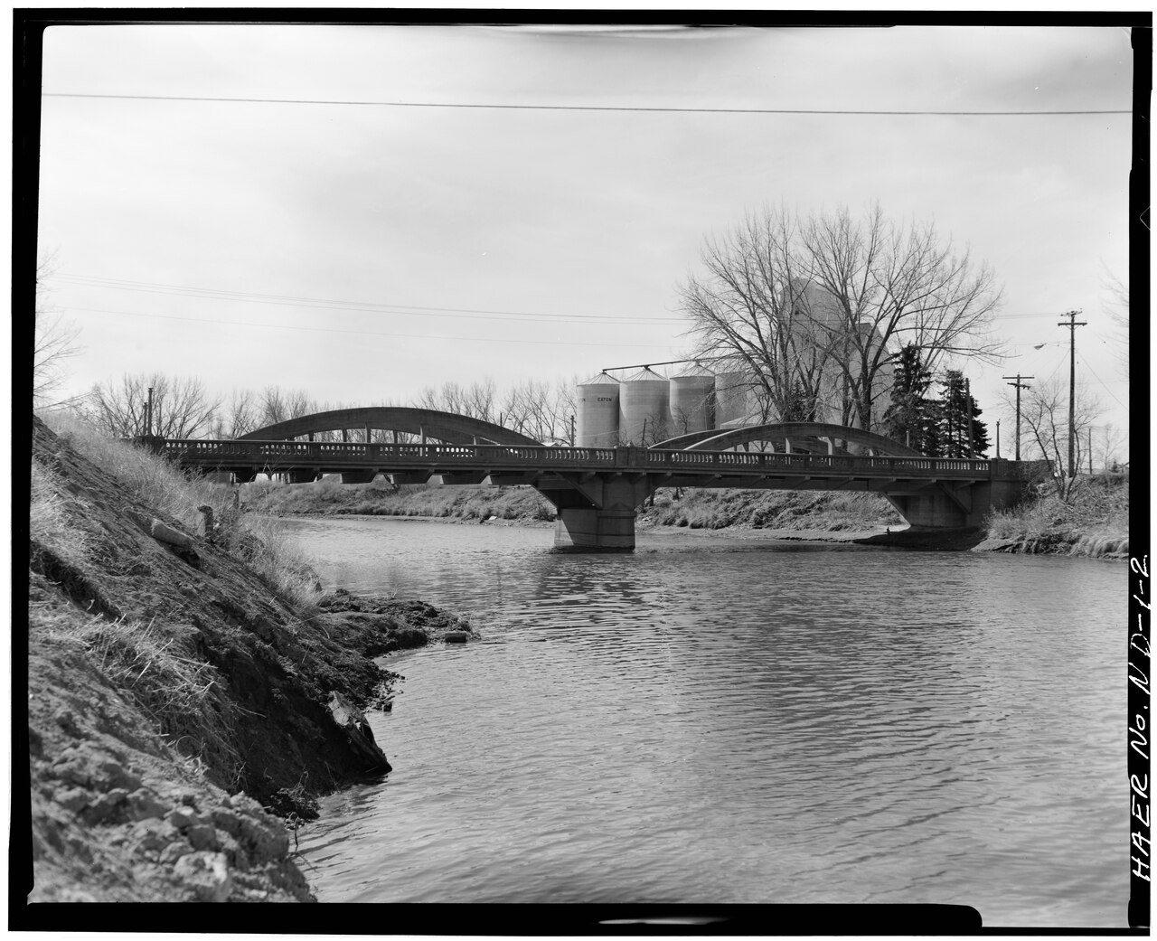 GENERAL VIEW OF STRUCTURE (IN PROFILE) LOOKING SOUTHEAST - Mott Rainbow Arch Bridge, Spanning Cannonball River