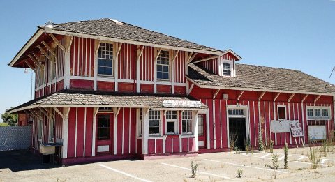 Fowler, CA train station - Flickr - kla4067