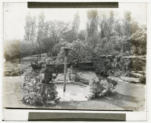 Samuel Hills Taft House, 3329 Morrison Avenue, Clifton, Ohio. Fountain