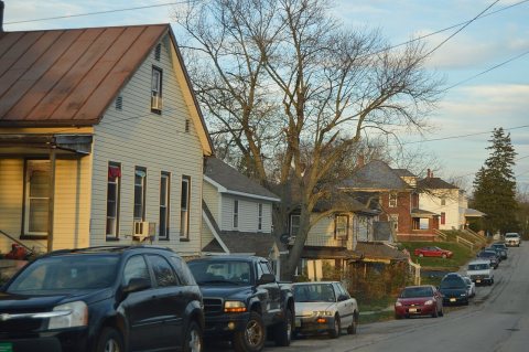 Main east of Clay